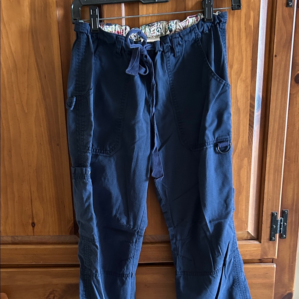 Women's scrub Navy Cargo Scrub pants.